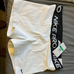 Brand new Nike pro. Size XL